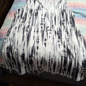 Women's Black and White Sleeveless Top